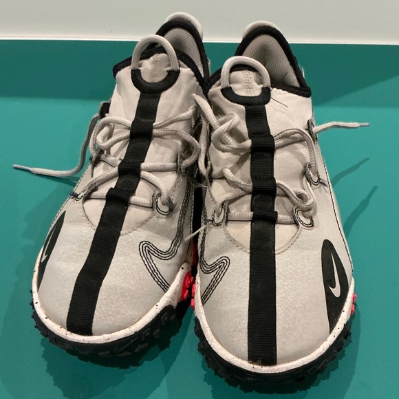Nike Future Field Trail Shoes Boys 6Y.  Gently Used - Picture 1 of 5